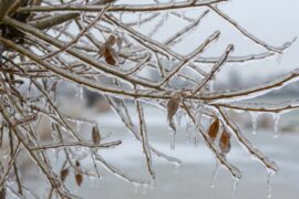 Code rood voor ijzel langer van kracht in Noord-Nederland